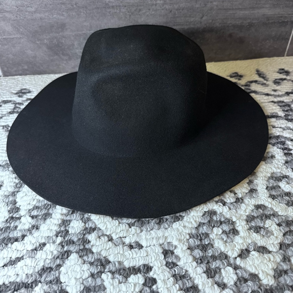 Women's Black Wide-Brim Felt Hat - Classic Fedora Style